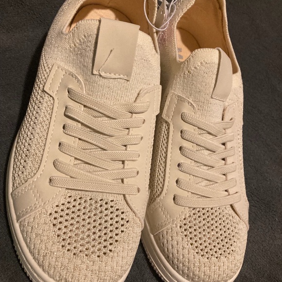 Mia girl Cream Sneakers - Picture 4 of 10